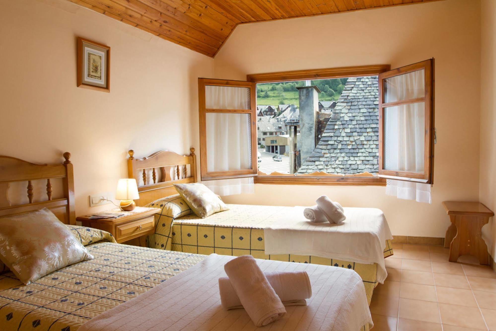 Hostal Aiguamog Salardú Exterior foto